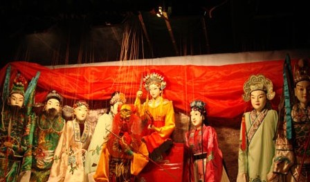 泰顺县泗溪镇举行提线木偶戏表演